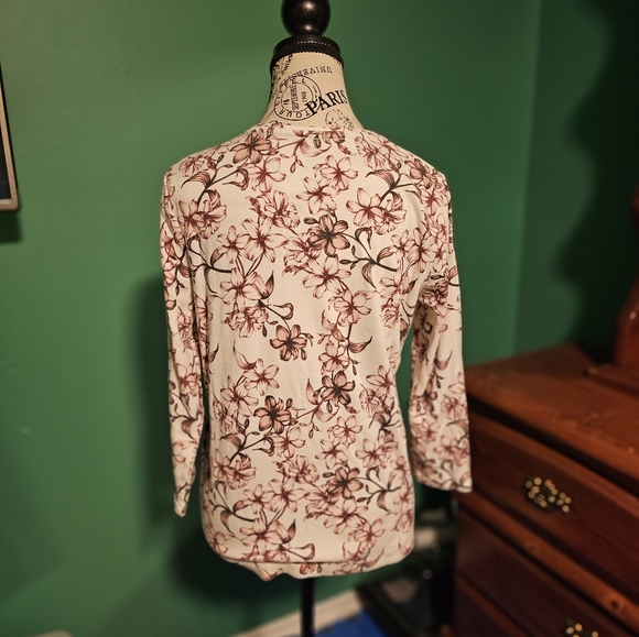 Ladies Floral Tee - Picture 3 of 3